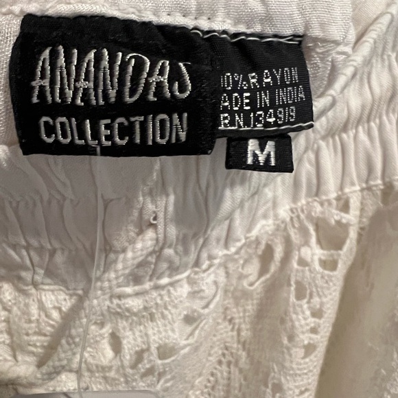 NWT Ananada’s Collection- White Lace Overlay Shorts - Picture 6 of 7